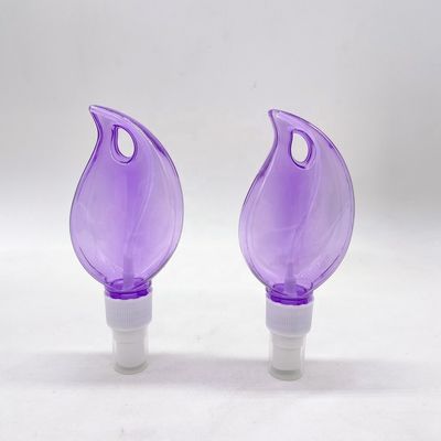 Botella de pulverización de plástico en forma de corazón / hoja PET con collar de llavero colgante Material PET