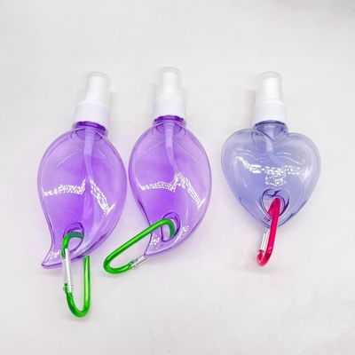Botella de pulverización de plástico en forma de corazón / hoja PET con collar de llavero colgante Material PET