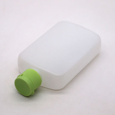 Botella cosmética cuadrada plana de 120 ml de HDPE con color personalizado y tapa espiral