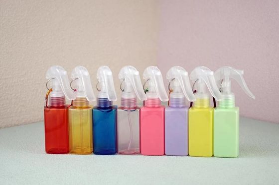 Impresión en pantalla Botella de pulverización de gatillo de forma cuadrada de 100 ml con gancho mental portátil
