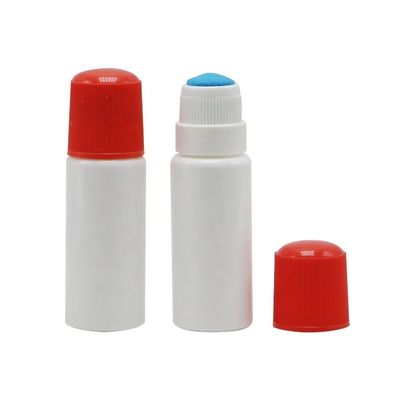 Material del cuerpo PE Botella de bola de rodillo recargable de 70cc para aceites esenciales y cosméticos